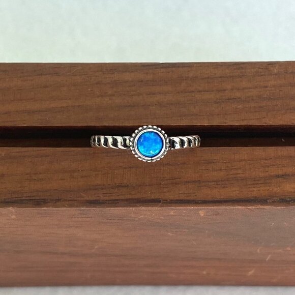 Sterling Silver 925 Dainty Round Blue Lab Created Opal Chain Band Ring Sz 7.25 - Picture 5 of 16